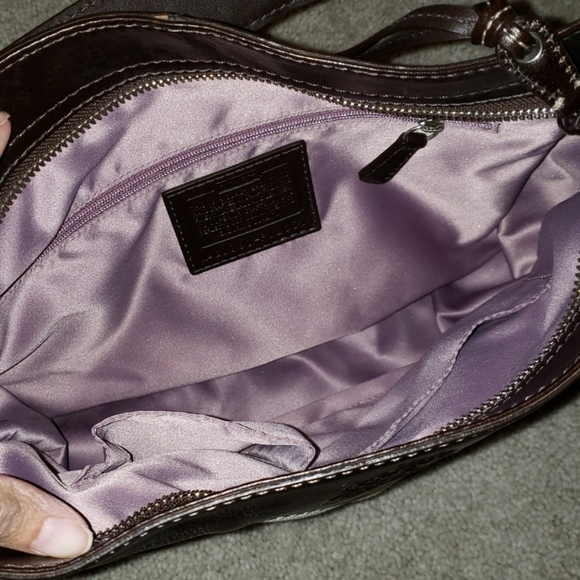 LIKE NEW Coach shoulder bag - Picture 3 of 7